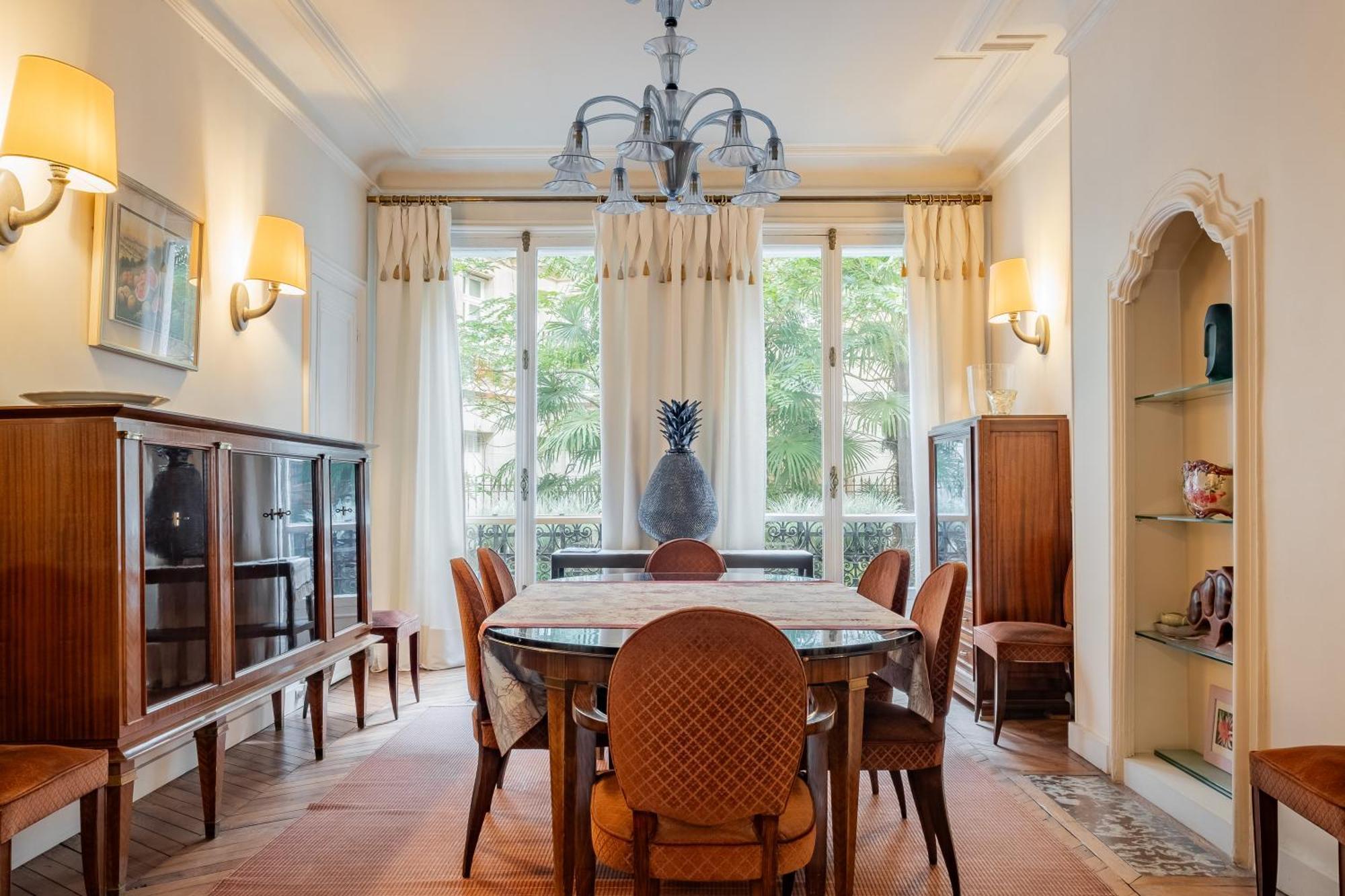 Apartment Veeve - Ornate Beauty *